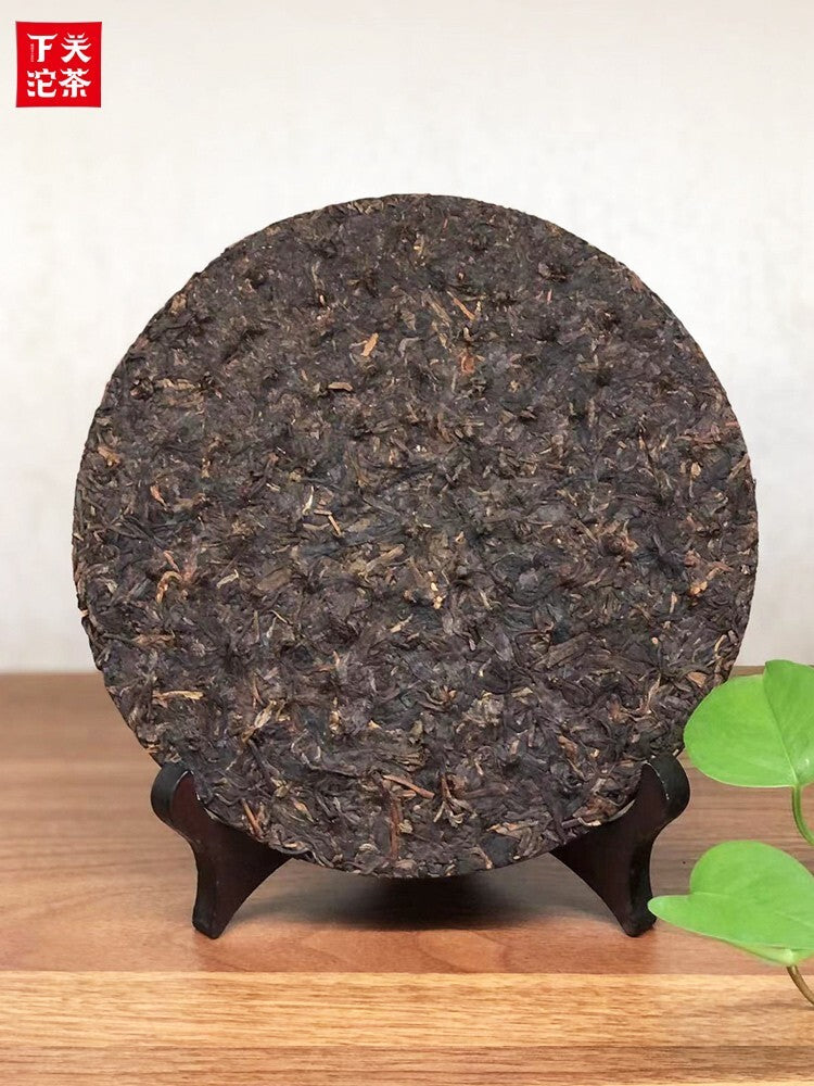 2013 Pu'er Tea Golden Seal Series Xiaguan Round Tea T7653 Yuan Raw Tee 下关普洱 357g