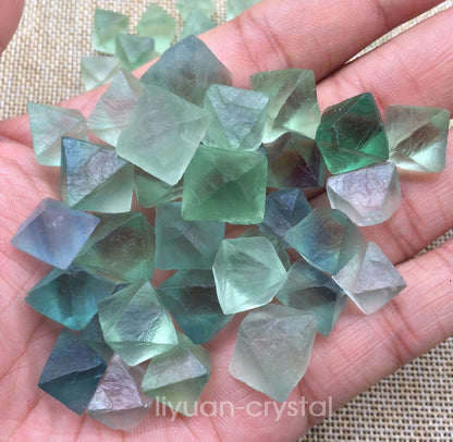 A+A+ Natural Green Fluorite octahedron Quartz Crystal Reiki Healing 15pcs