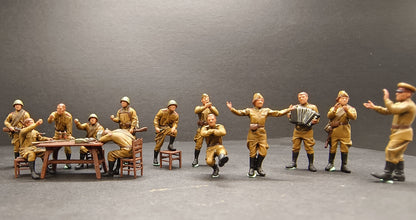 1/72 WWII Soviet Union War Victory Singing & Dancing handPainted Model