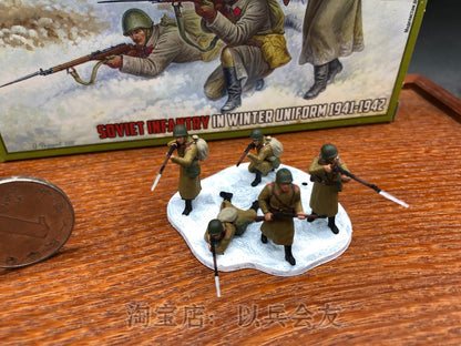 1/72 5Pcs World War II Soviet winter infantry soldier model