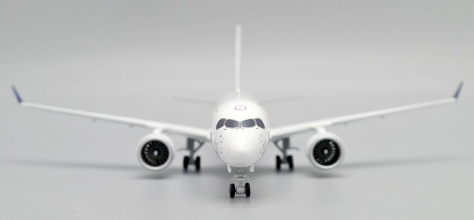 1:200 JC Wings AIRBUS A220-300 Passenger Airplane Diecast Plane Aircraft Model