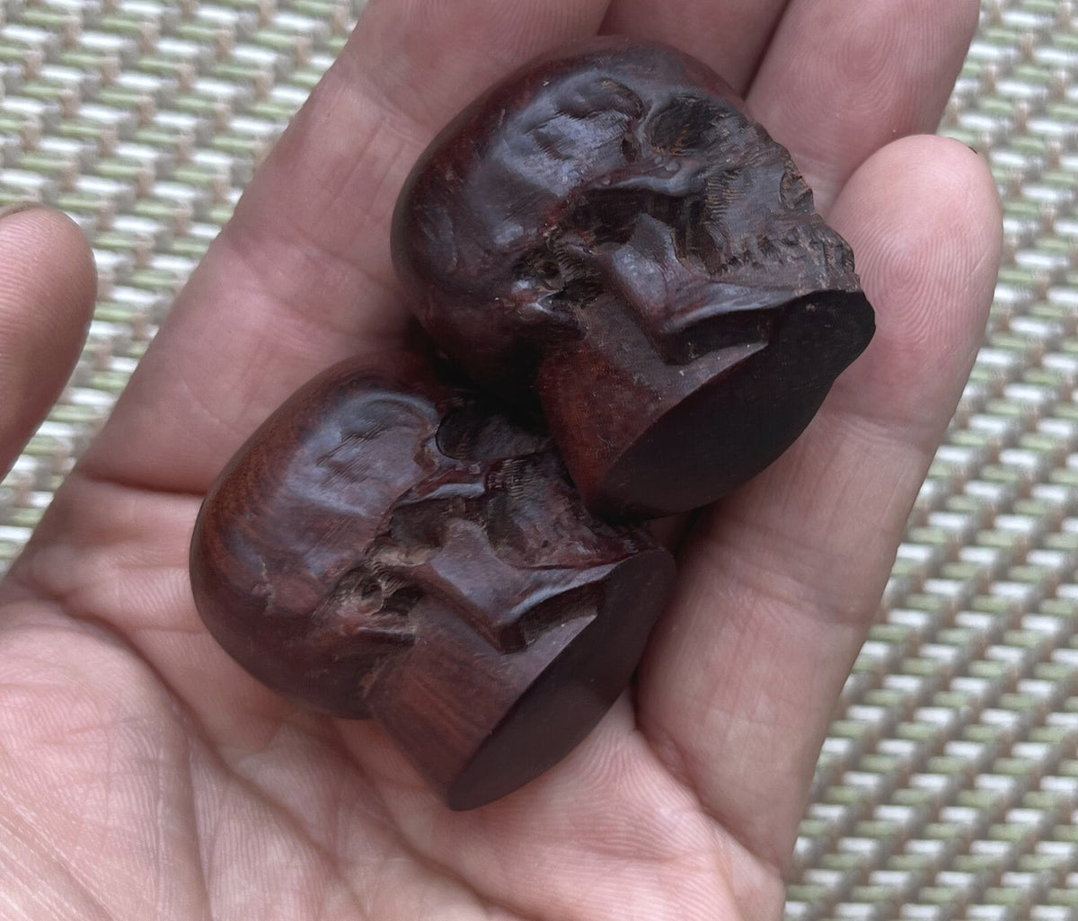 2Pcs Old Sandalwood Skull Statue Hand Carving Carved Wood Pendant Art Sculpture