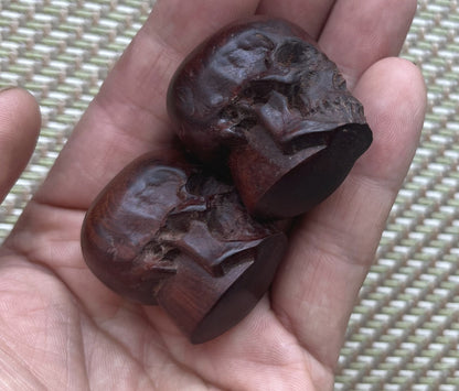 2Pcs Old Sandalwood Skull Statue Hand Carving Carved Wood Pendant Art Sculpture