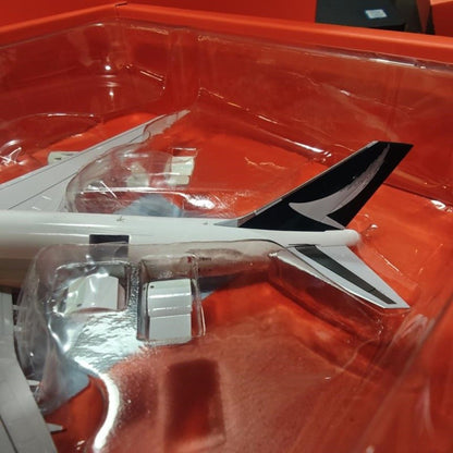 1:400 JC Wings Cathay Pacific B747-8FPassenger Airplane Diecast Aircraft Model