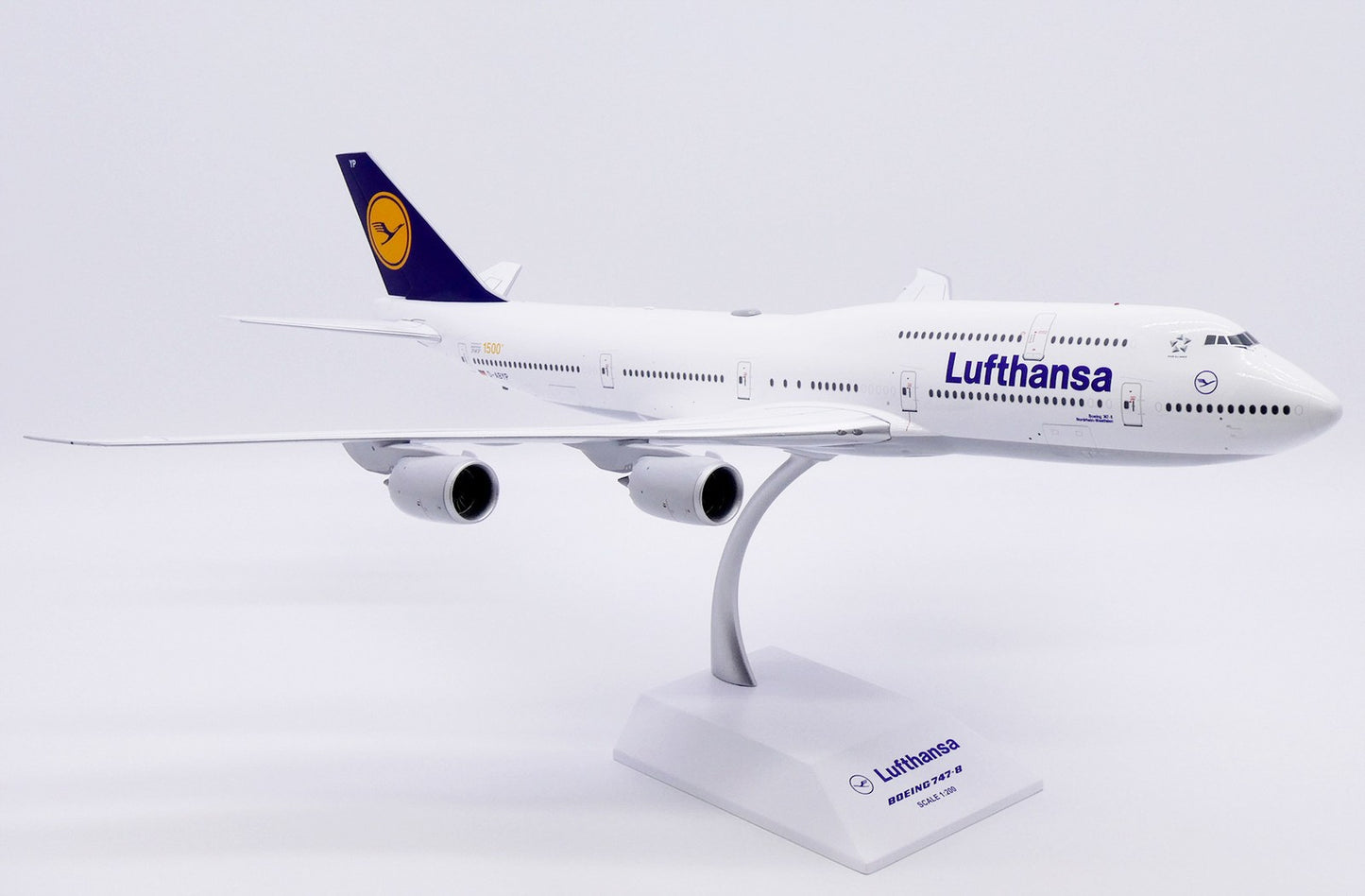 1:200 JC Wings Lufthansa Boeing 747-8 D-ABYP Airplane Diecast Aircraft Model