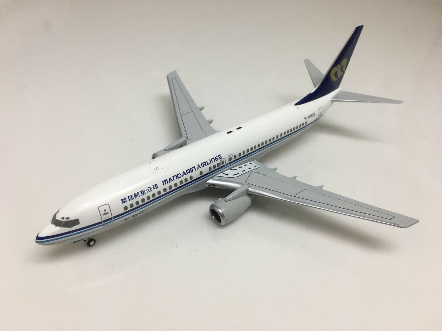 Hogan MANDARIN AIRLINES for Boeing 737-800 1/200 FINISHED plane model aircraft