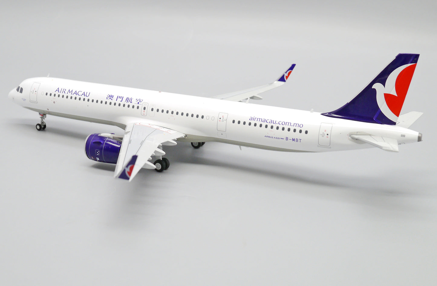 1:200 JC Wings Air Macau Passenger Plane Airbus 321 B-MBT Diecast Aircraft Model