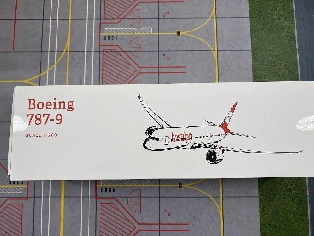 1:200 32CM Hogan Austrian BOEING 787-9 Passenger Airplane ABS Plastic Model