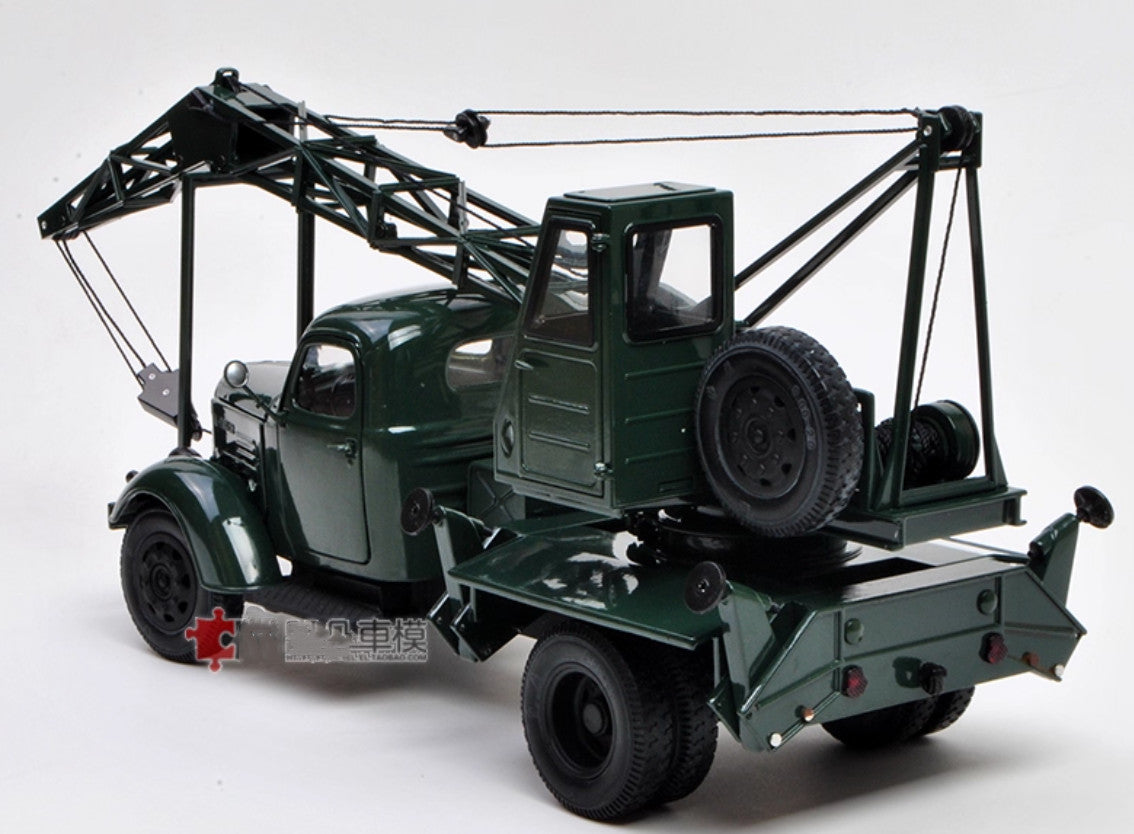 1:24 28CM 1956 Jiefang CA10 Mobile Crane Construct Vehicle Machine Diecast Model