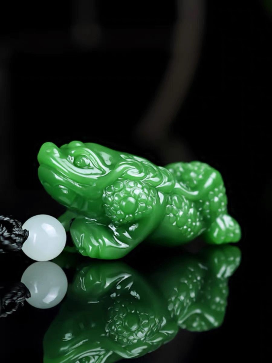 Natural Hetian Jade Green Wealth Frog Pendant Spinach Jade Three-Legged Toad