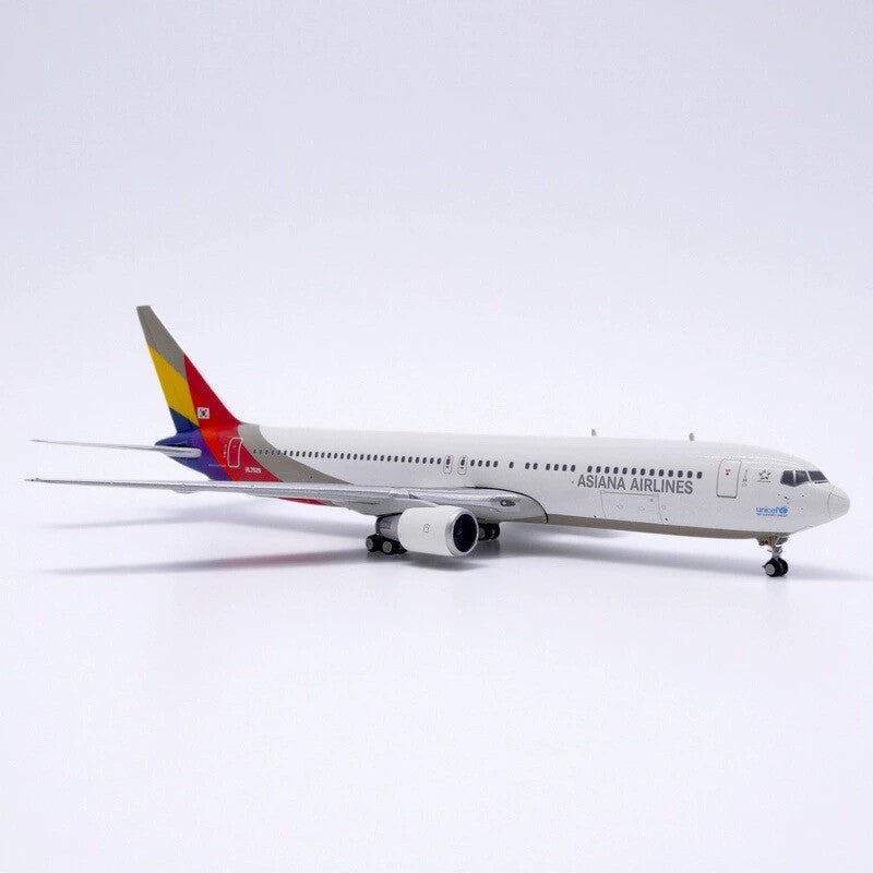 1:400 JC Wings Asiana Boeing 767-300 Passenger Airplane Diecast Plane Model