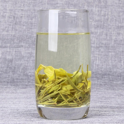 Dian Lv Silver Tips Yunnan Green Tea Supreme Organic Early Spring Snowy Mountain