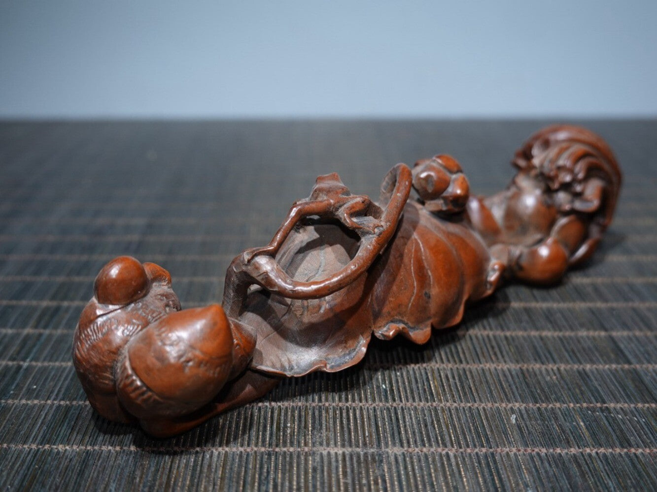 Old Chinese Boxwood Handcarved Frog Lotus Wealth Ruyi Lucky Statue 75g