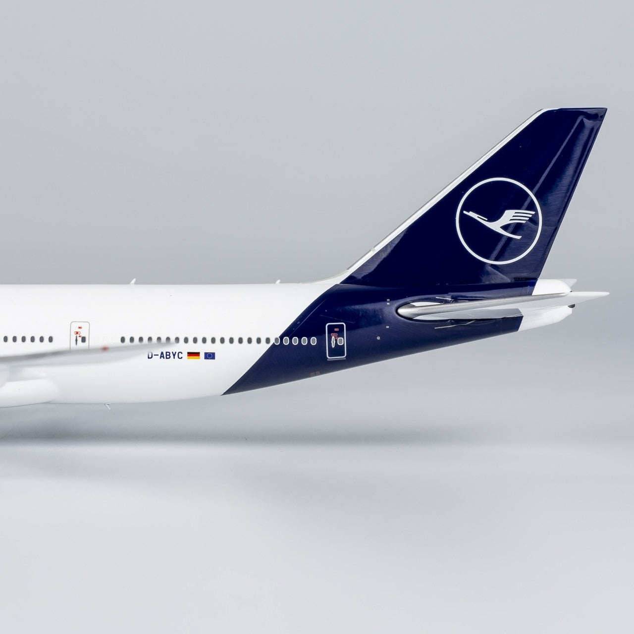 1:400 NGmodels Lufthansa Boeing 747-8 Passenger Airplane Diecast Plane Model