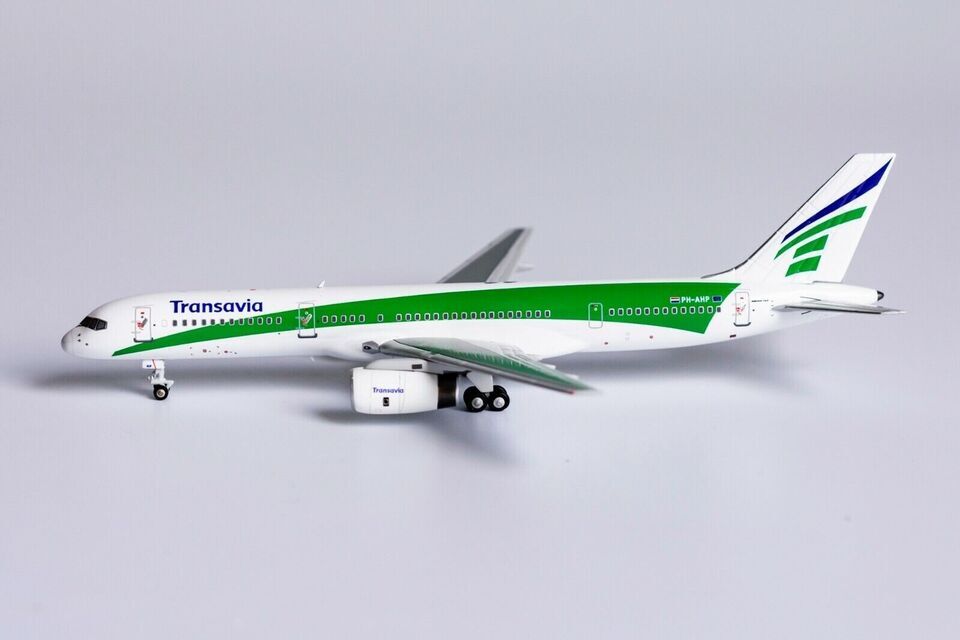 1:400 NG Model Transavia BOEING 757-200 Passenger Airplane Diecast Plane Model