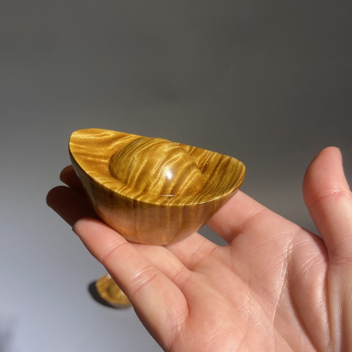 1pc Golden Phoebe Yuanbao Hand Piece 6cm Full Water Wave Grain