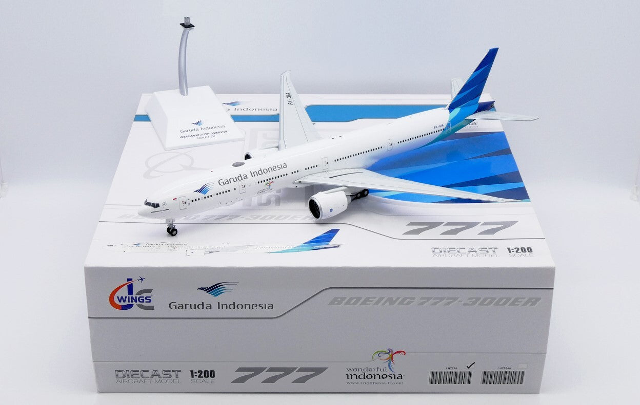 1:200 37CM JC Wings Garuda Indonesia BOEING 777-300ER Airplane Diecast Model