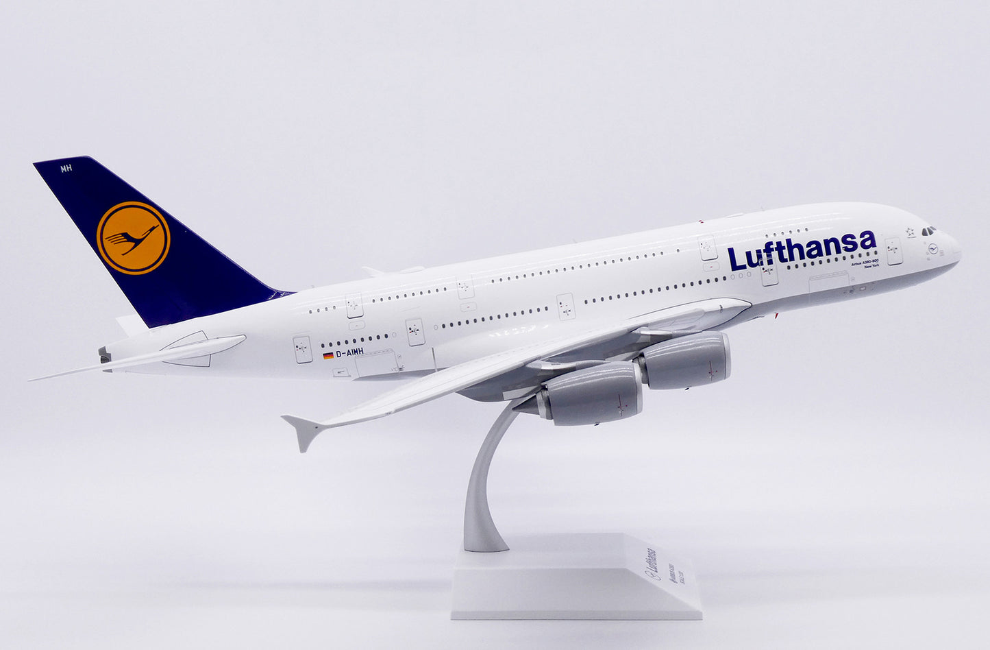 36CM 1:200 JC Wings Lufthansa Airbus A380 Passenger Airplane Diecast Model