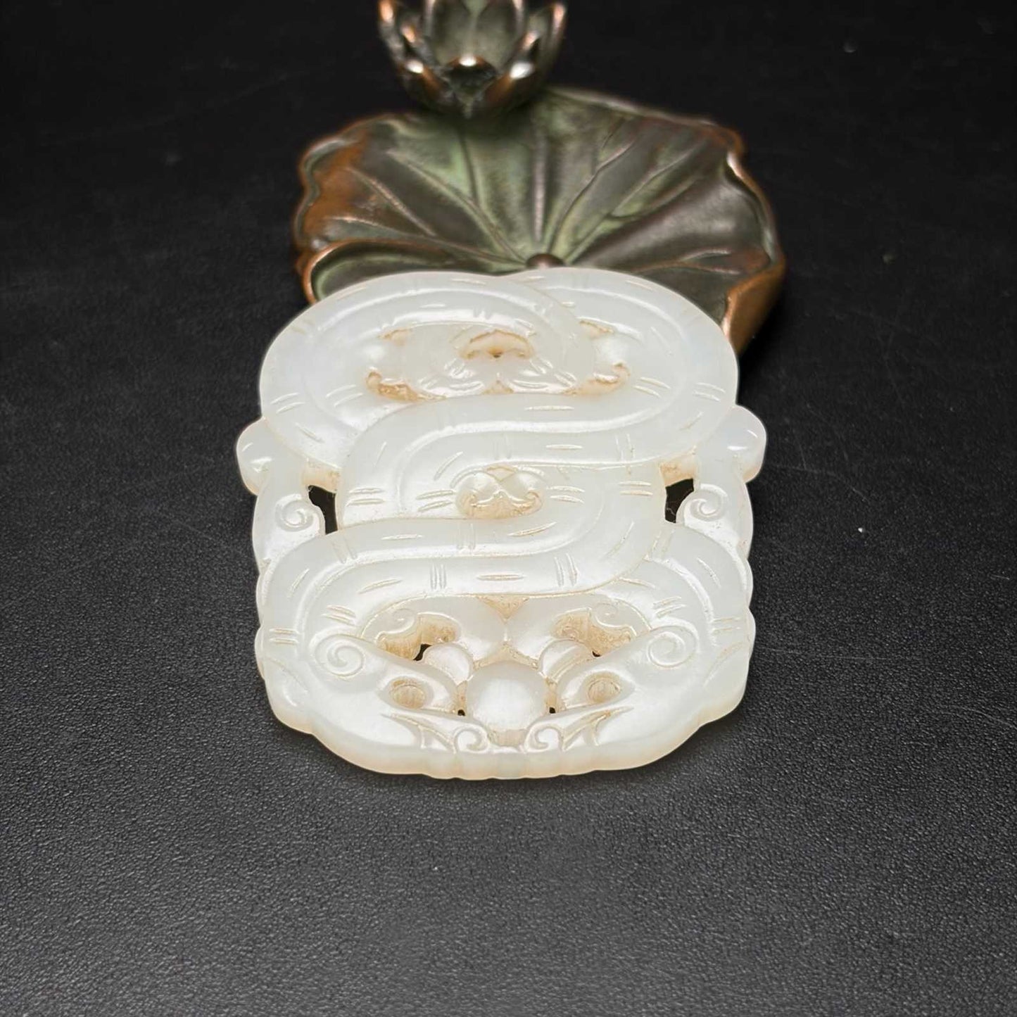 Chinese Natural Hetian Jade Hand-carved Exquisite Dragon Pendant 31182