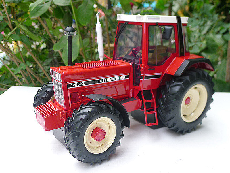 1:16 UH 6334 International 1255 XL Tractor Construct Farm Machine Diecast Model