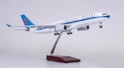 47CM 1:135 CHINA SOUTHERN AIRBUS A330 Passenger Plane Landing Gears Resin Model