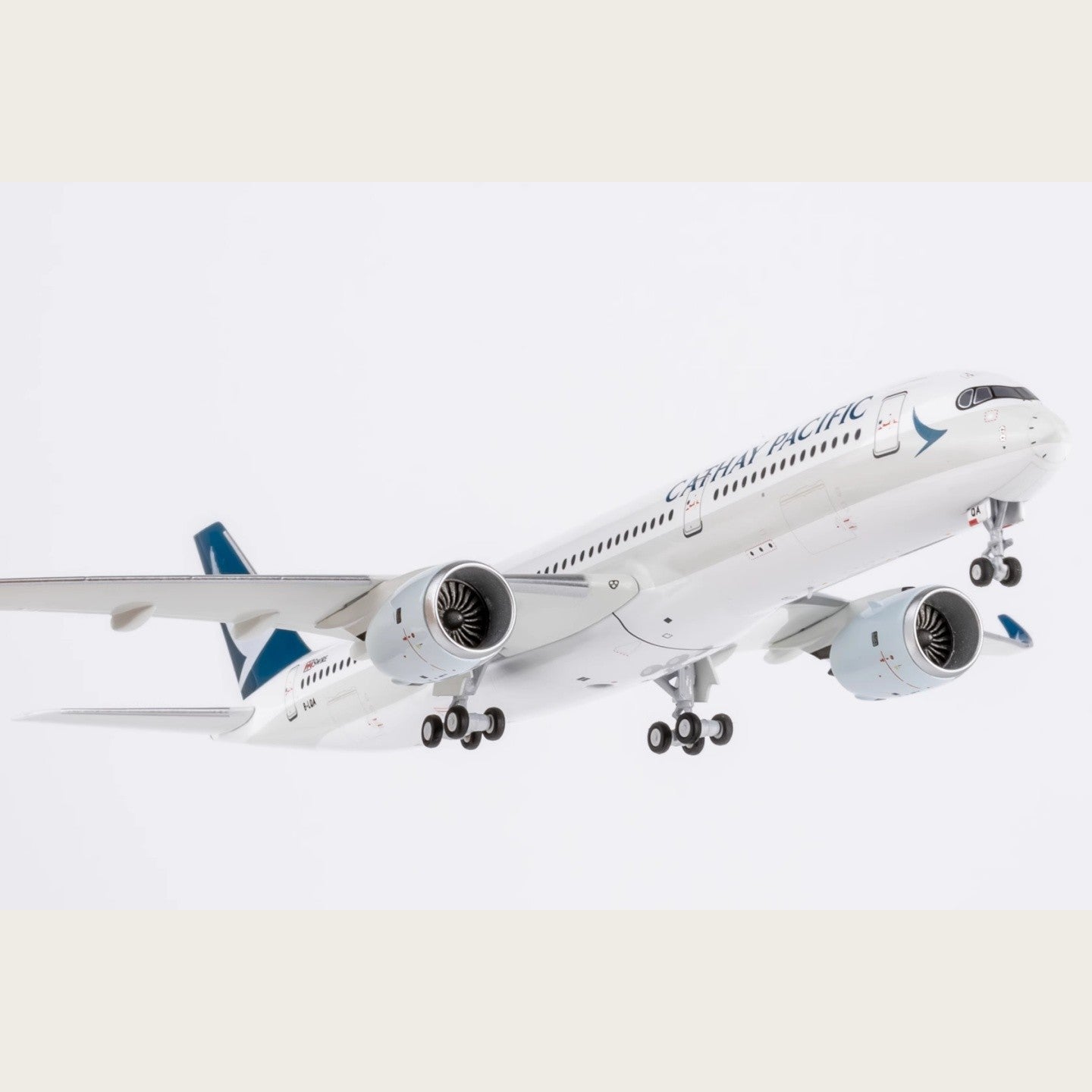 1:400 NGmodels Cathay Pacific Airbus A350-900 Passenger Diecast Airplane Model