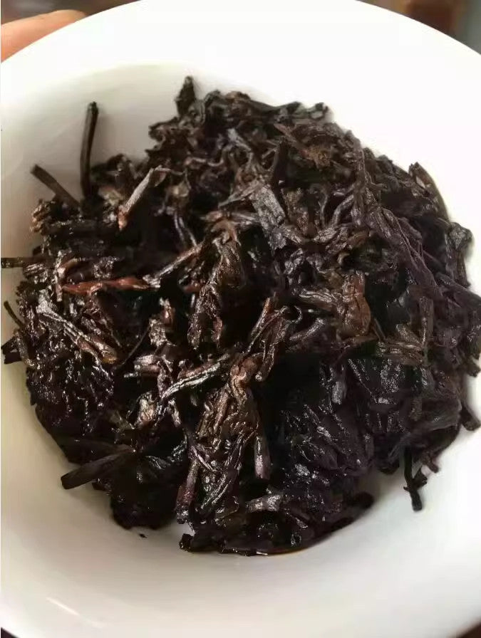 2004 CNNP Laozhongcha Green Seal Yunnan Qisi Pu'er Tea 357g Ripe-