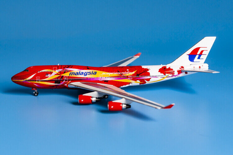 1:400 Phoenix Malaysia Airlines BOEING 747-400 Passenger Airplane Diecast Model