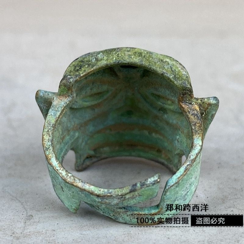 Vintage Bronze Sanxingdui Ring Antique Vertical Eye Mask Retro Craft Collectible