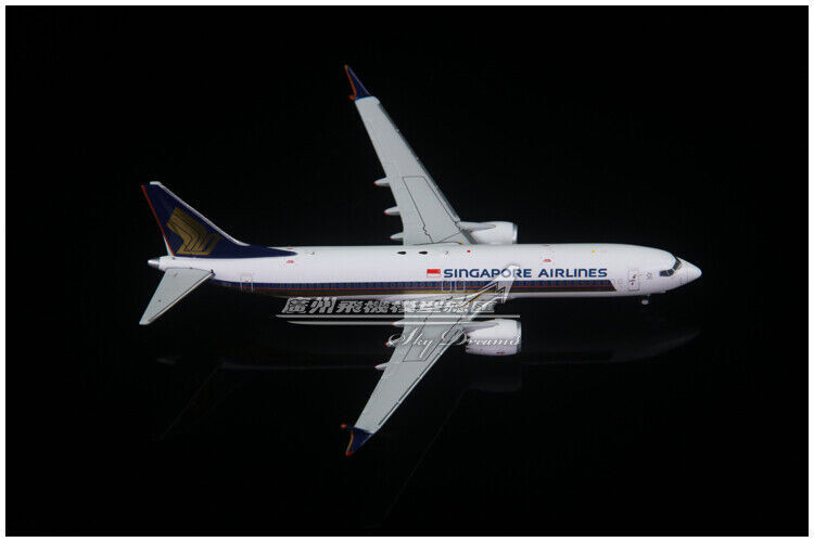 1:400 JC Wings SINGAPORE AIRLINES BOEING 737 MAX 8 Passenger Plane Diecast Model