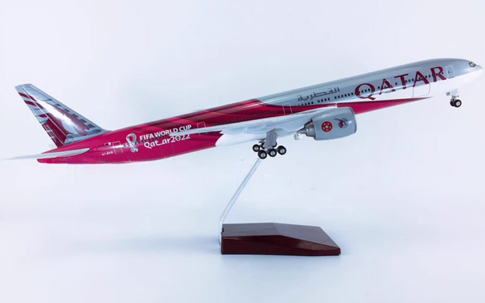 1:157 47CM QATAR BOEING 777-300ER Airplane Landing Gear Resin Aircraft Model