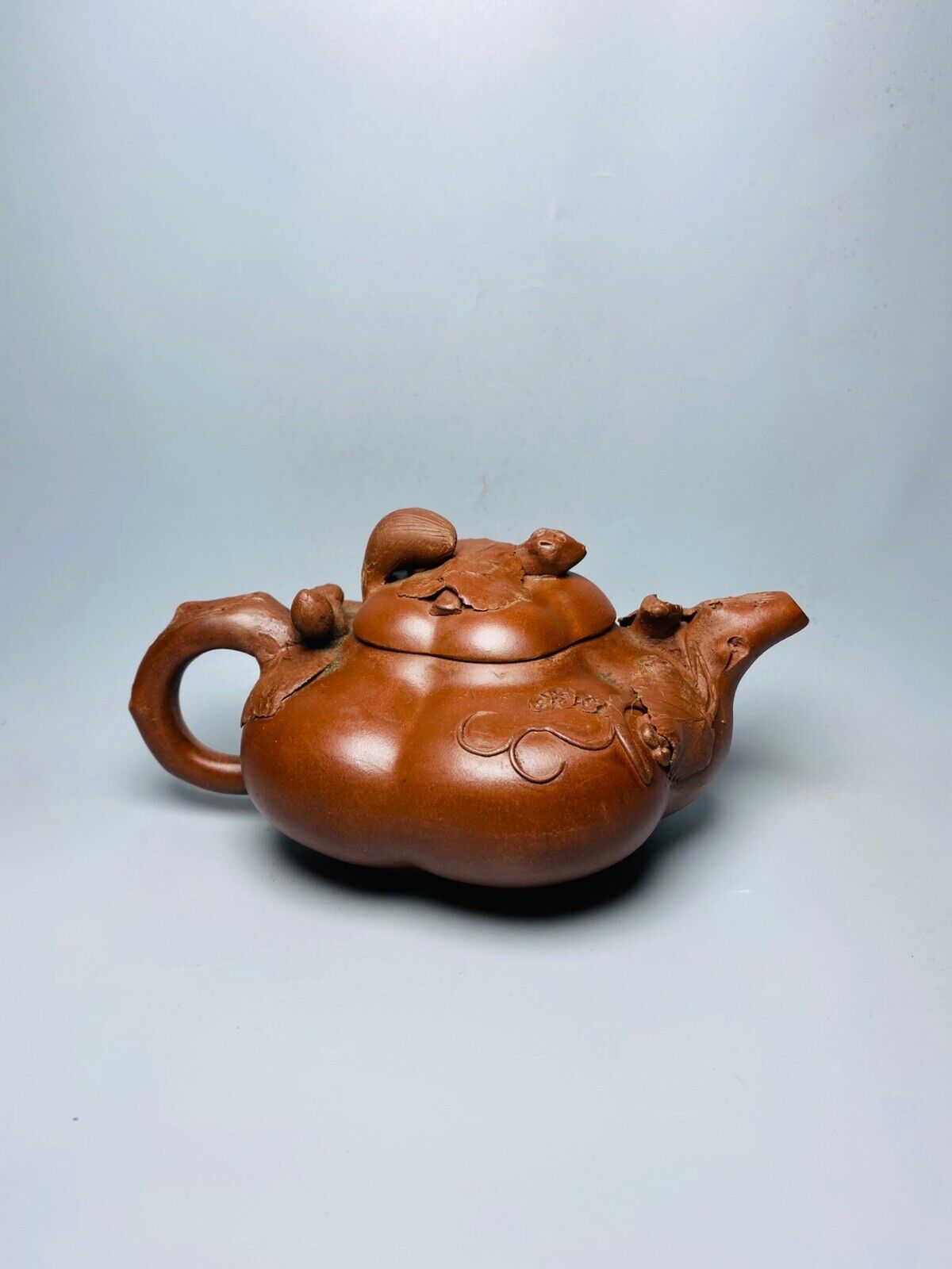 Chinese Yixing Zisha Clay Handmade Exquisite Teapot（桃子 底款：蒋蓉）