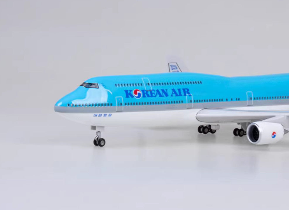 1:160 47CM KOREAN AIR BOEING 747-8 Airplane Landing Gear Resin Aircraft Model