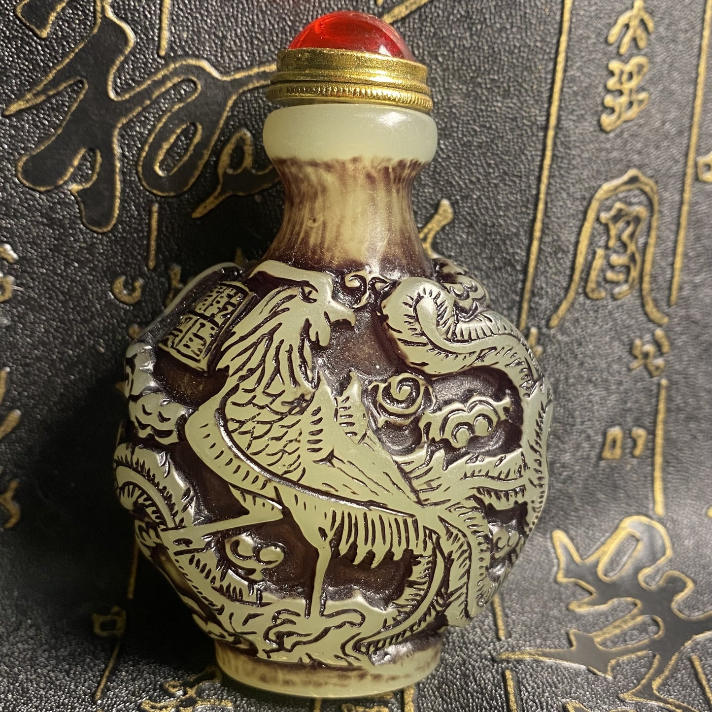 Ancient Chinese beautifully carved dragon and phoenix luminous snuff bottle