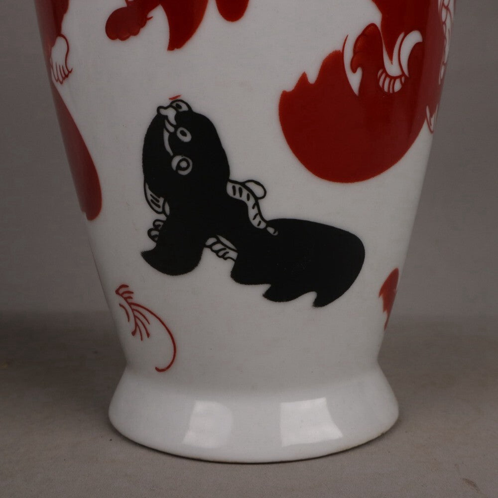 Chinese Famille Rose Porcelain Painted Foo Dogs Vase