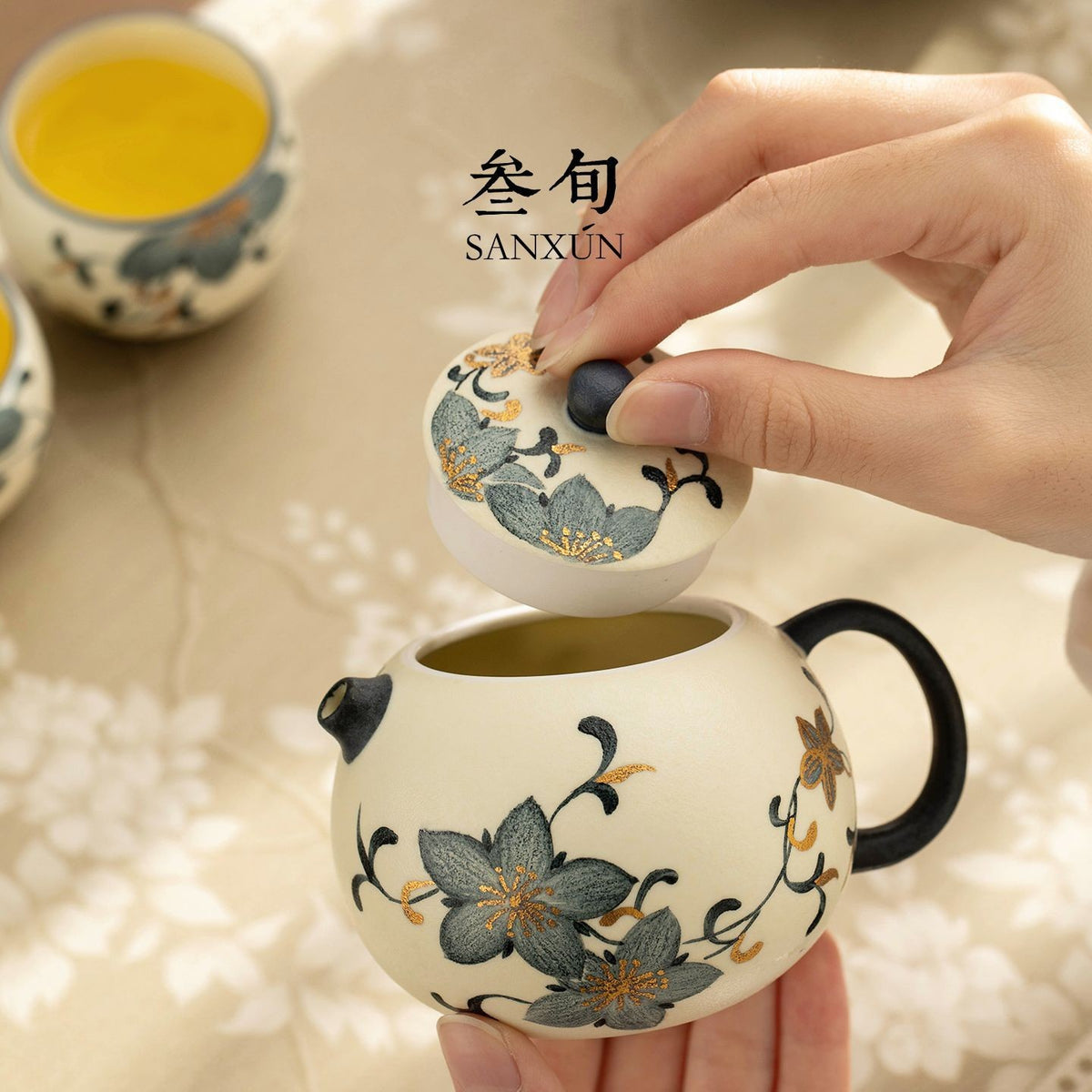 Hand-painted Blue White Porcelain Xishi Teapot 10.7cm Gongfu Tea Brewer