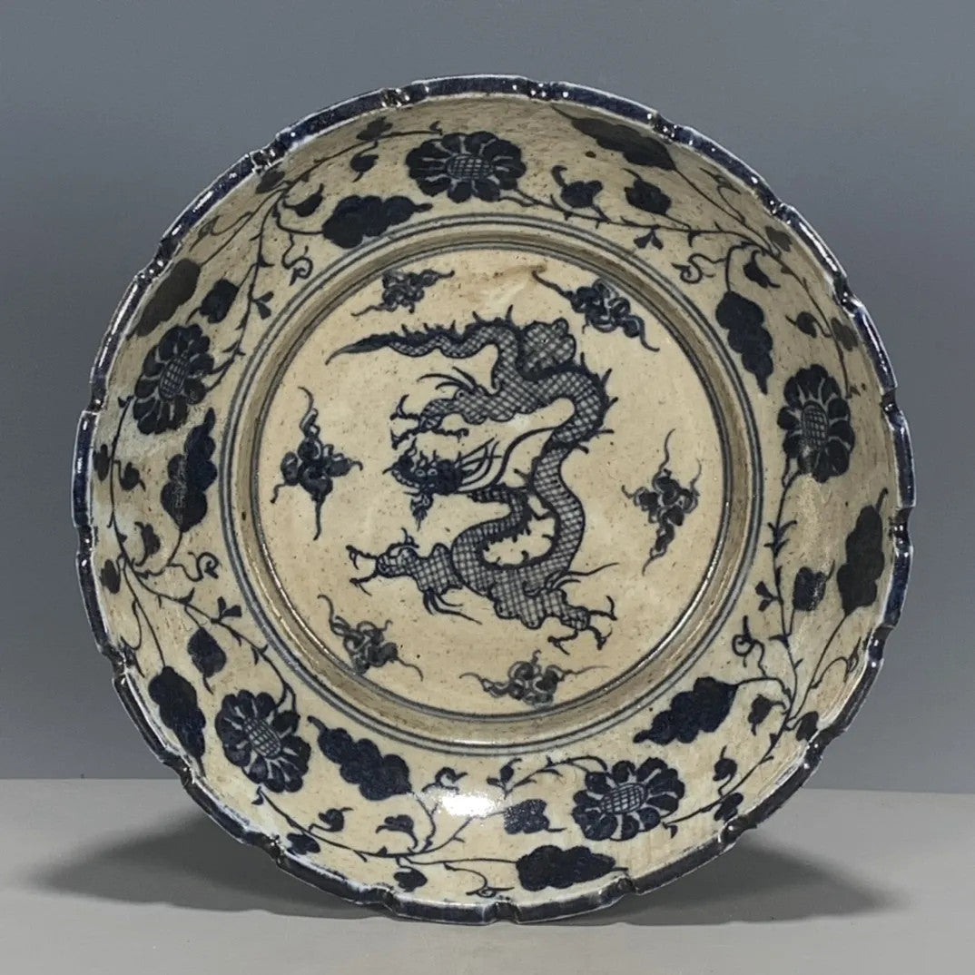 Chinese Porcelain Ming Dynasty Tianqi Blue and White Dragon Pattern Plate