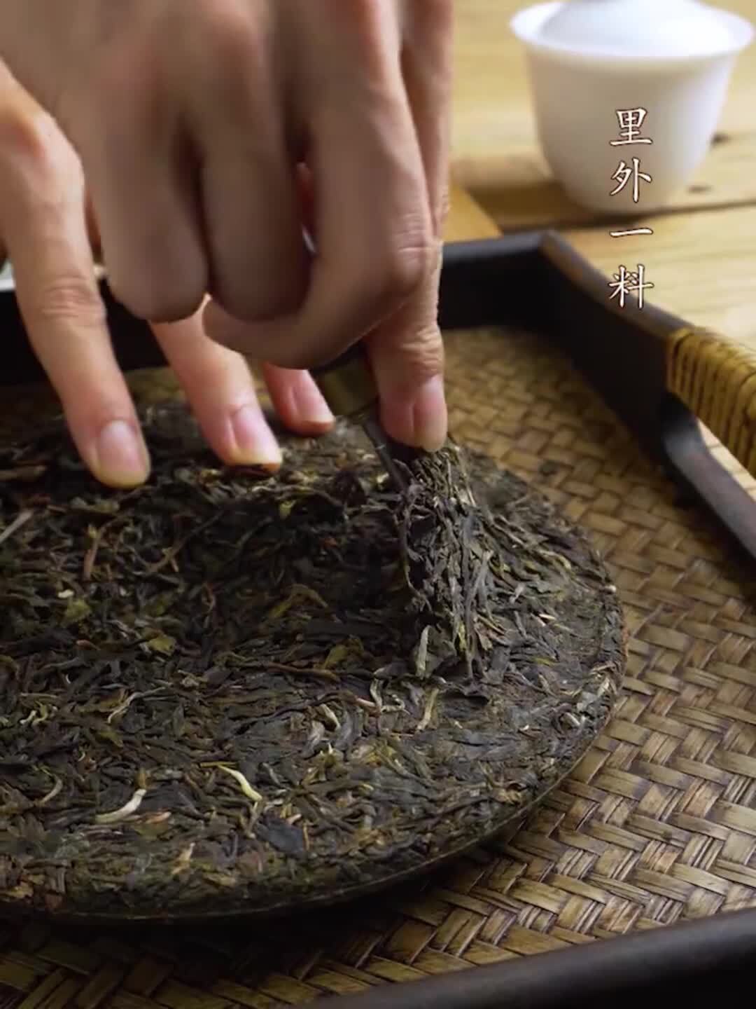 100g Yunnan 2021 Tea Small Cake Python Turnip Raw Tea Ancient Pu-erh Cake Tea