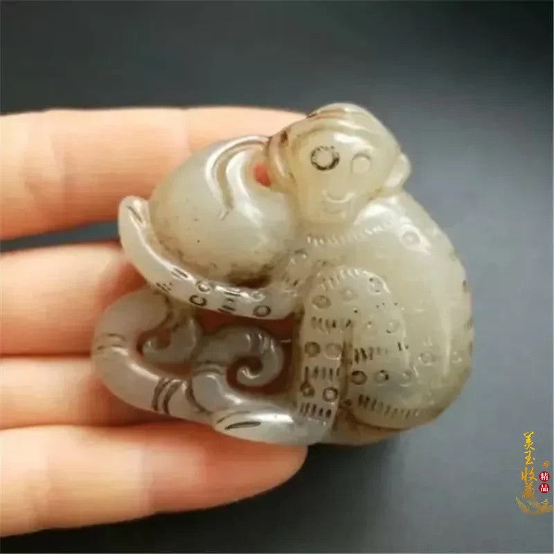 Rare China Natural Old Jade Carving Monkey Collection Pendant Hsiuyen Jade Gift
