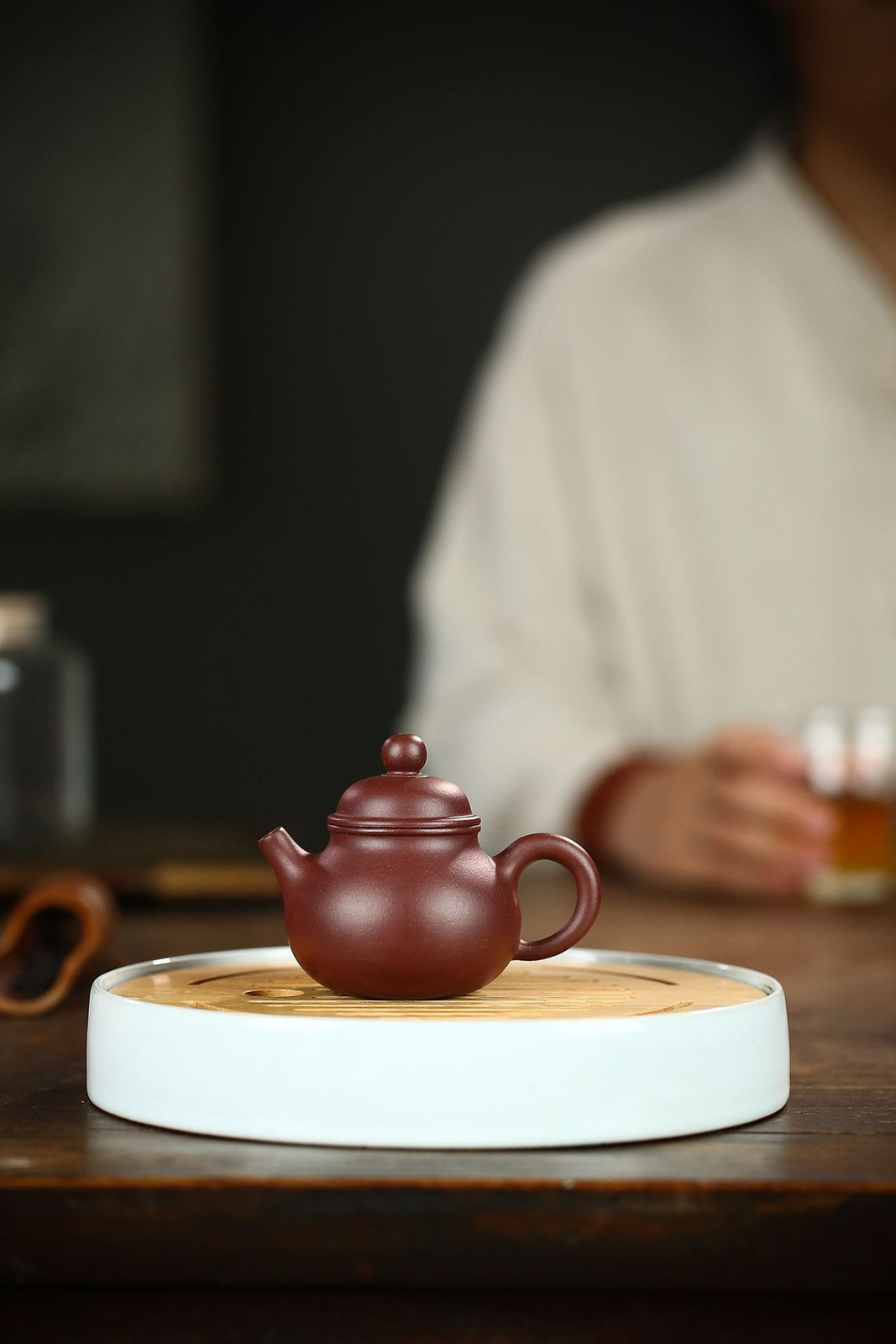 China Yixing Zisha Pottery Purple Clay Handmade 100cc Mesh Teapot 容天
