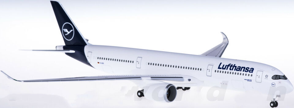 1:200 33CM Hogan Lufthansa AIRBUS A350-900 Passenger Airplane ABS Plastic Model