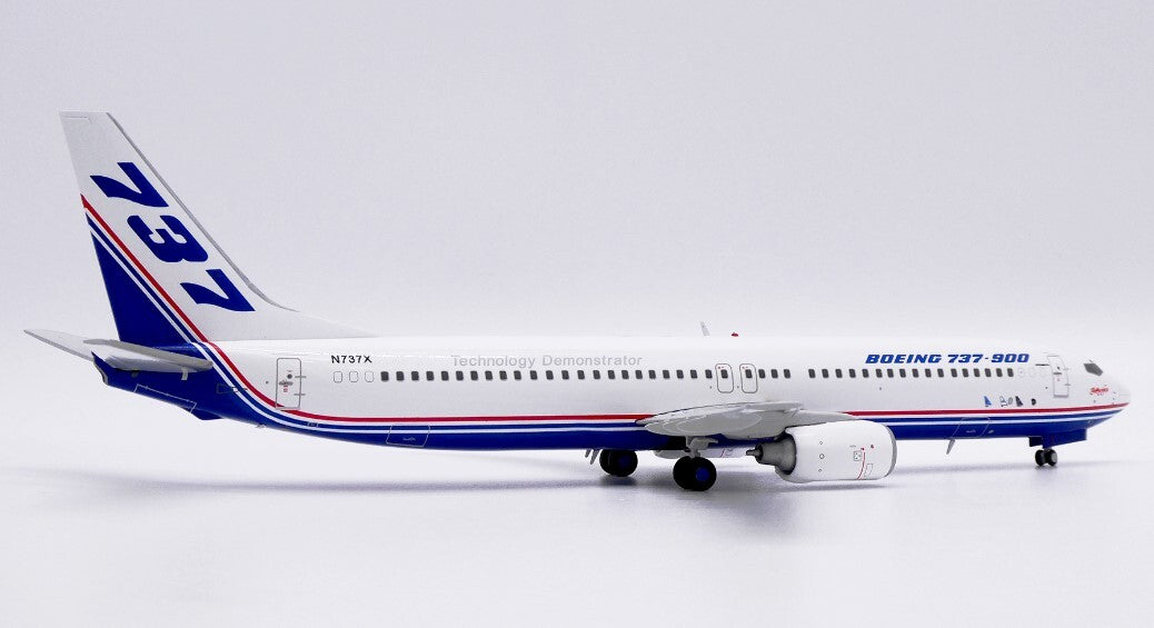 1:200 JC Wings Boeing Company BOEING B737-900 Airplane Diecast Aircraft Model