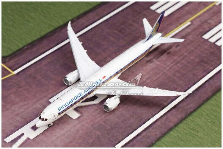 1:400 JC Wings SINGAPORE AIRLINES BOEING 787-10 Passenger Airplane Diecast Model