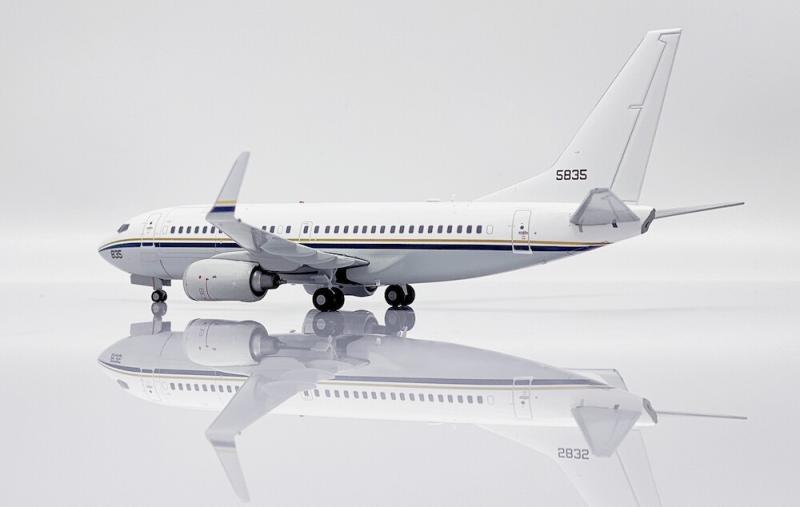 1:200 JC Wings US Navy C-40A Passenger Airplane Diecast Aircraft Model