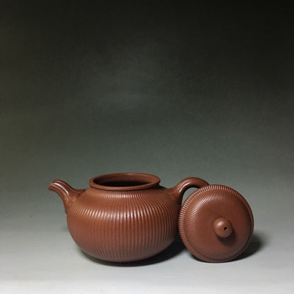 Chinese Yixing Zisha Clay Handmade Exquisite Teapot （筋纹掇只 底款：王国望）