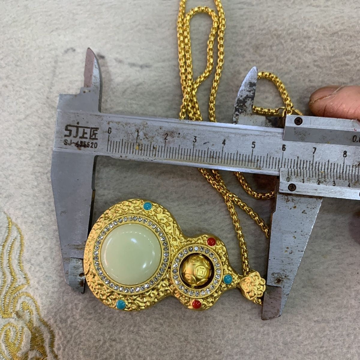 Chinese Style Rotatable Luminous Gourd Pendant Inlaid Diamond Gilt Necklace