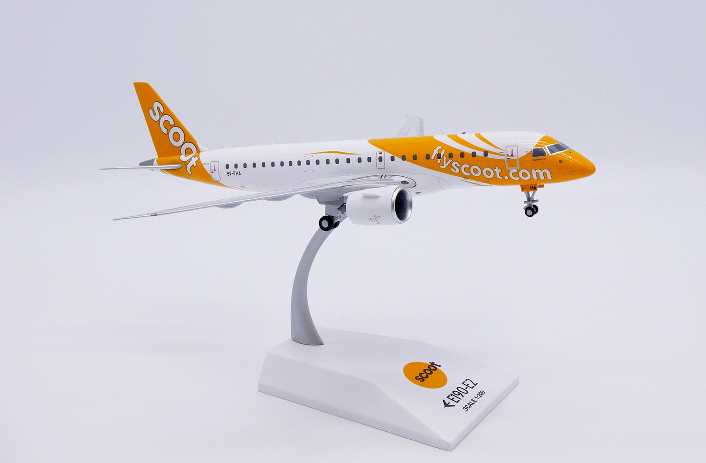 1:200 JC Wings Scoot Embraer ERJ-190E2 Passenger Airplane Diecast Model