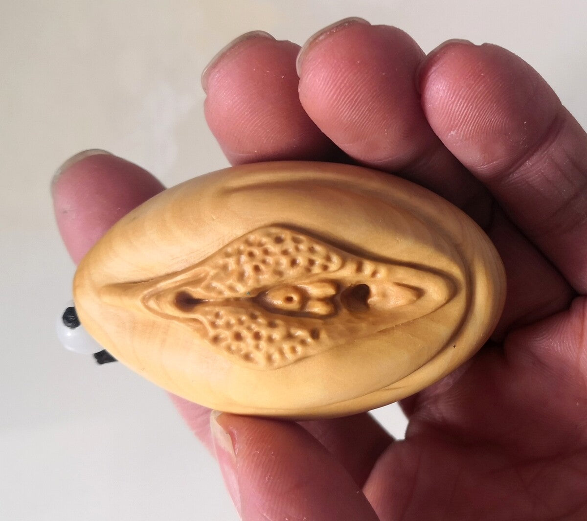 Boxwood Carved Vagina Style Pendant Life Origin Virgin Girl Privacy Statue Decor