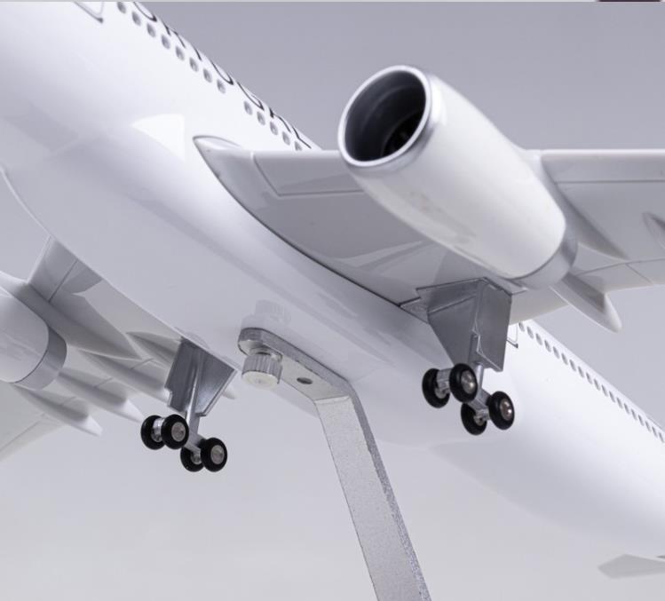 1:135 47CM TAP PORTUGAL AIRBUS A330 Passenger Airplane Landing Gear Resin Model