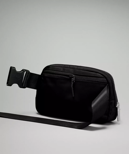 Everywhere Belt Bag Black 1L Crossbody Strap Bag Belt Bag & Fanny Pack NWT